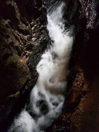Waterval in Grotten Neptunus