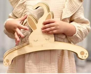 Houten kleerhangertjes baby